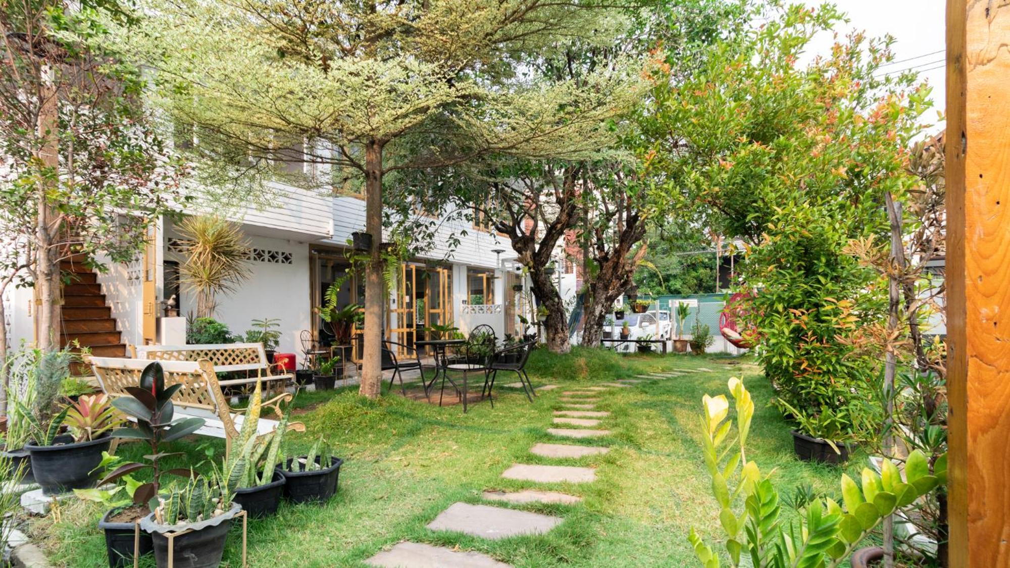 Sherva101 Home And Hostel Chiang Mai Esterno foto